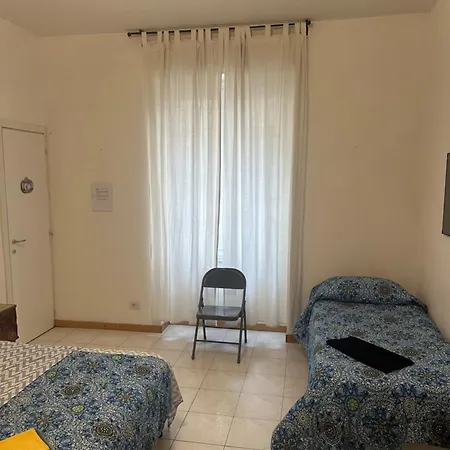 Δωμάτια σε οικογενειακή κατοικία Stanza Privata Per 4 *