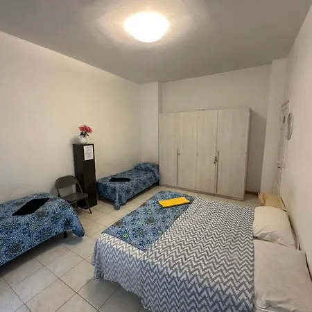 Δωμάτια σε οικογενειακή κατοικία Stanza Privata Per 4 *